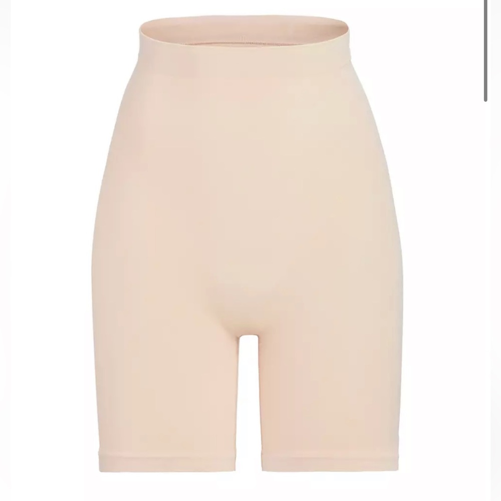 Skims Sculpting Short Above The Knee With Open Gusset- Clay